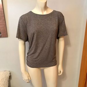 Gap fit Athletic tie back shirt.